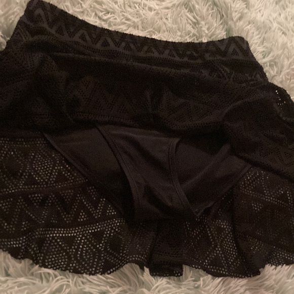 Cute short black mesh skirt - Picture 3 of 4